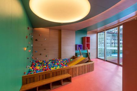 Apartamento à venda com 241m², 4 quartos e 4 vagasÁrea comum - Playground