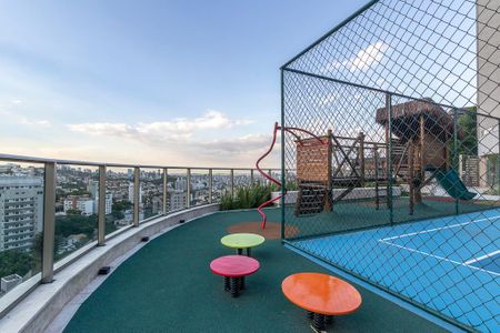 Apartamento à venda com 241m², 4 quartos e 4 vagasÁrea comum - Playground