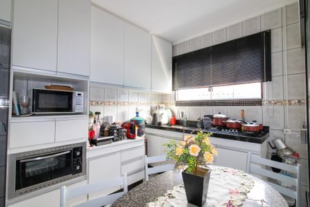Casa à venda com 70m², 2 quartos e 2 vagas Casa à venda com 70m², 2 quartos e 2 vagasCozinha