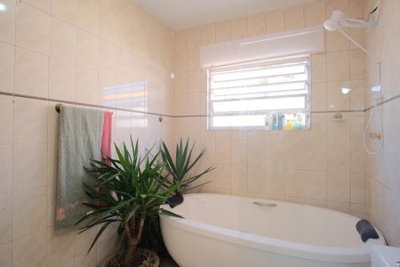 Casa à venda com 205m², 3 quartos e 1 vagaBanheiro da Suíte 1