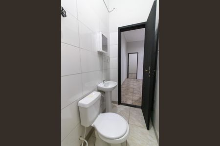 Casa à venda com 220m², 4 quartos e 4 vagasBanheiro 2