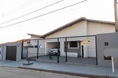 Casa à venda com 220m², 4 quartos e 4 vagasFachada