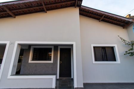Casa à venda com 220m², 4 quartos e 4 vagasFachada