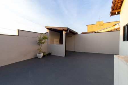 Casa à venda com 220m², 4 quartos e 4 vagasQuintal