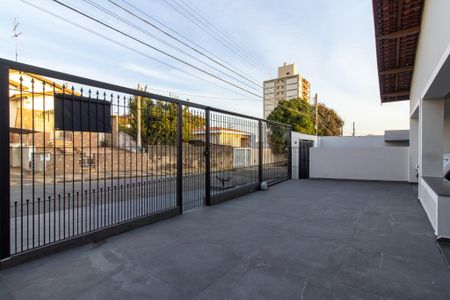 Casa à venda com 220m², 4 quartos e 4 vagasGaragem