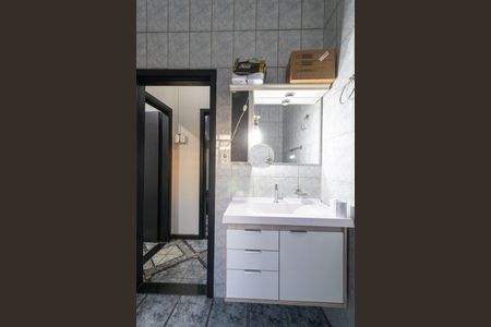 Casa à venda com 220m², 4 quartos e 4 vagasBanheiro