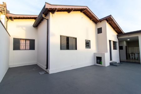 Casa à venda com 220m², 4 quartos e 4 vagasQuintal