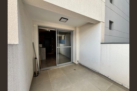 Studio para alugar com 33m², 1 quarto e sem vaga Studio para alugar com 33m², 1 quarto e sem vagaVaranda