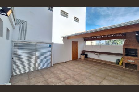 Apartamento para alugar com 213m², 3 quartos e 2 vagas Apartamento para alugar com 213m², 3 quartos e 2 vagasÁrea comum - Churrasqueira