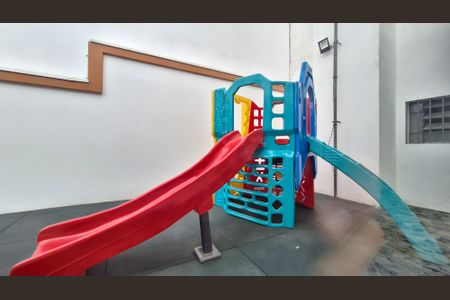 Apartamento para alugar com 213m², 3 quartos e 2 vagas Apartamento para alugar com 213m², 3 quartos e 2 vagasÁrea comum - Playground