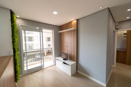 Sala/Cozinha de apartamento para alugar com 2 quartos, 44m² em Jardim Tupanci, Barueri