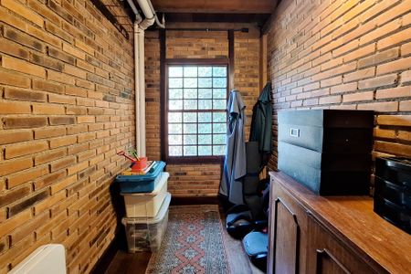Casa de condomínio à venda com 320m², 4 quartos e 2 vagas Casa de condomínio à venda com 320m², 4 quartos e 2 vagasEscritório