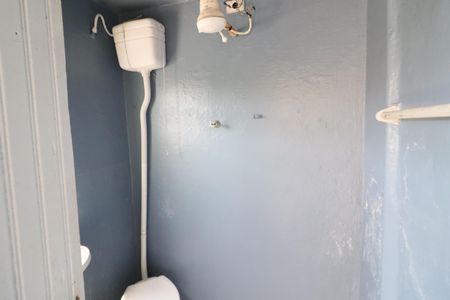 Banheiro de casa para alugar com 1 quarto, 20m² em Ayrosa, Osasco