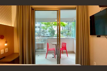Varanda de kitnet/studio para alugar com 1 quarto, 24m² em Vila Madalena, São Paulo