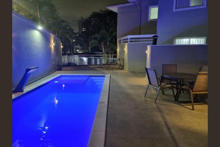 Casa de condomínio à venda com 170m², 3 quartos e 3 vagas Casa de condomínio à venda com 170m², 3 quartos e 3 vagasPiscina