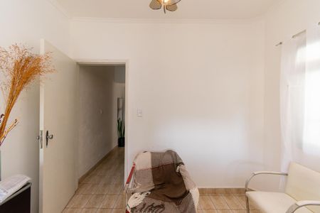 Casa à venda com 200m², 6 quartos e 2 vagas Casa à venda com 200m², 6 quartos e 2 vagasSala