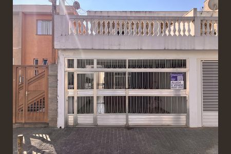 Casa à venda com 200m², 6 quartos e 2 vagas Casa à venda com 200m², 6 quartos e 2 vagasFachada