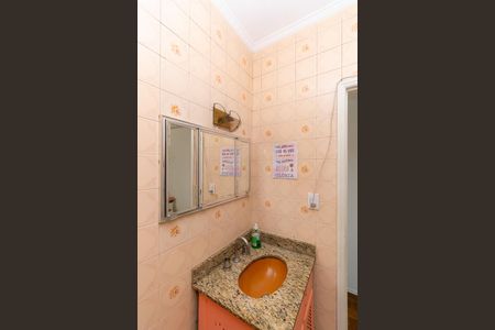 Casa à venda com 200m², 6 quartos e 2 vagas Casa à venda com 200m², 6 quartos e 2 vagasBanheiro 2