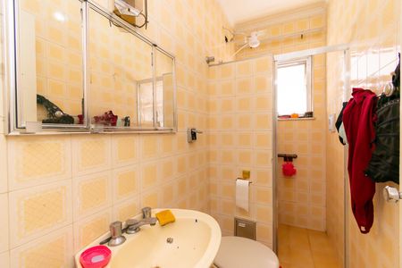 Casa à venda com 200m², 6 quartos e 2 vagas Casa à venda com 200m², 6 quartos e 2 vagasBanheiro da Suíte