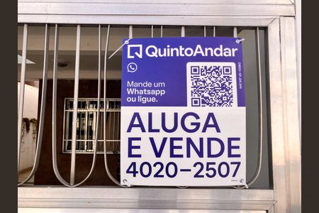 Casa à venda com 200m², 6 quartos e 2 vagas Casa à venda com 200m², 6 quartos e 2 vagasPlaca instalada