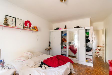 Casa à venda com 200m², 6 quartos e 2 vagas Casa à venda com 200m², 6 quartos e 2 vagasSuíte