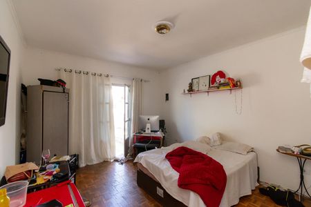 Casa à venda com 200m², 6 quartos e 2 vagas Casa à venda com 200m², 6 quartos e 2 vagasSuíte