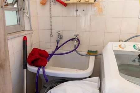 Casa à venda com 200m², 6 quartos e 2 vagas Casa à venda com 200m², 6 quartos e 2 vagasÁrea de Serviço