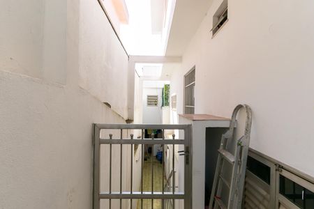 Casa à venda com 200m², 6 quartos e 2 vagas Casa à venda com 200m², 6 quartos e 2 vagasEntrada Casa 2