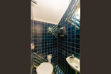 Casa à venda com 200m², 6 quartos e 2 vagas Casa à venda com 200m², 6 quartos e 2 vagasLavabo