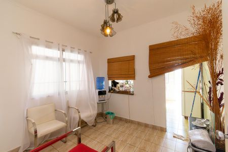 Casa à venda com 200m², 6 quartos e 2 vagas Casa à venda com 200m², 6 quartos e 2 vagasSala