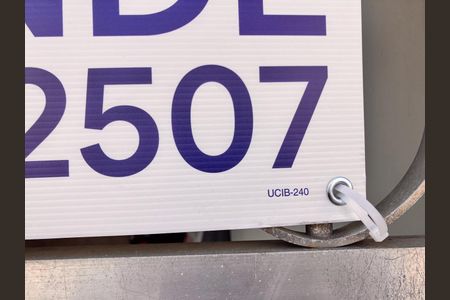 Casa à venda com 200m², 6 quartos e 2 vagas Casa à venda com 200m², 6 quartos e 2 vagasPlaca instalada