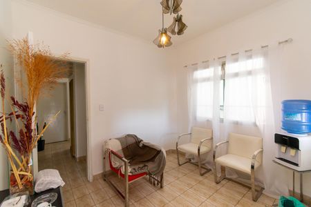 Casa à venda com 200m², 6 quartos e 2 vagas Casa à venda com 200m², 6 quartos e 2 vagasSala