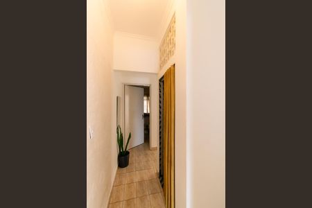 Casa à venda com 200m², 6 quartos e 2 vagas Casa à venda com 200m², 6 quartos e 2 vagasHall