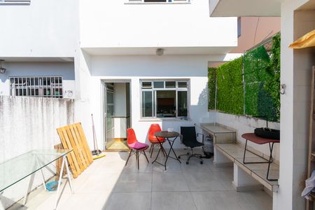 Casa à venda com 200m², 6 quartos e 2 vagas Casa à venda com 200m², 6 quartos e 2 vagasQuintal