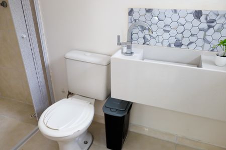 Banheiro de kitnet/studio para alugar com 1 quarto, 40m² em Jardim das Flores, Osasco