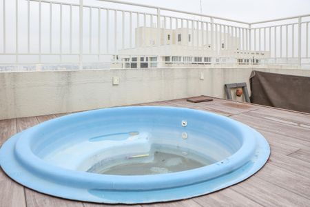 Apartamento para alugar com 189m², 3 quartos e 3 vagas Apartamento para alugar com 189m², 3 quartos e 3 vagasPiscina