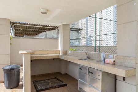 Apartamento para alugar com 189m², 3 quartos e 3 vagas Apartamento para alugar com 189m², 3 quartos e 3 vagasÁrea comum - Piscina