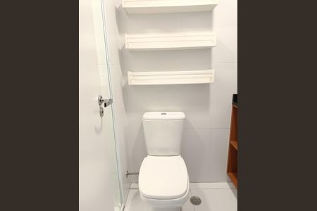 Banheiro Social de kitnet/studio para alugar com 1 quarto, 30m² em Pinheiros, São Paulo