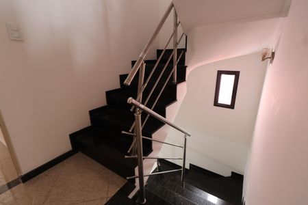 Casa à venda com 180m², 3 quartos e 4 vagasEscada