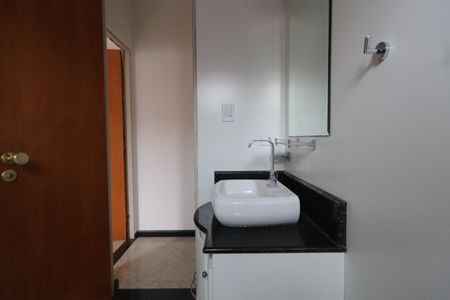 Casa à venda com 180m², 3 quartos e 4 vagasBanheiro Social