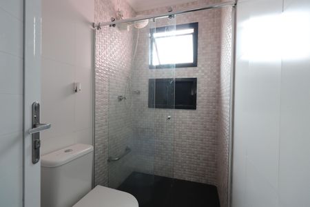 Casa à venda com 180m², 3 quartos e 4 vagasBanheiro da Suíte 2