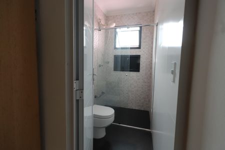 Casa à venda com 180m², 3 quartos e 4 vagasBanheiro da Suíte 2