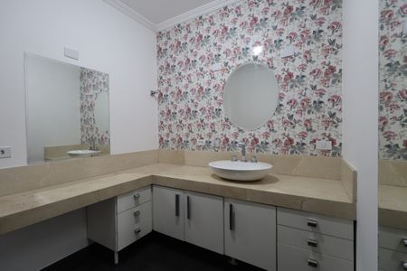 Casa à venda com 180m², 3 quartos e 4 vagasBanheiro da Suíte 2