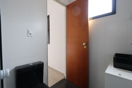 Casa à venda com 180m², 3 quartos e 4 vagasBanheiro da Suíte 1