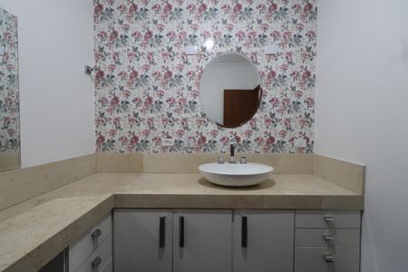 Casa à venda com 180m², 3 quartos e 4 vagasBanheiro da Suíte 2