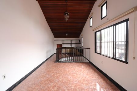 Casa à venda com 180m², 3 quartos e 4 vagasSótão