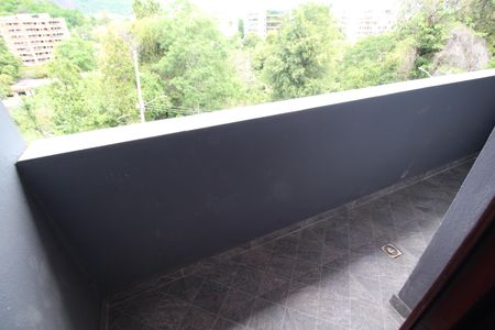 Casa à venda com 412m², 5 quartos e 3 vagasQuarto 5 - Varanda