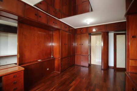 Casa à venda com 412m², 5 quartos e 3 vagasQuarto 5