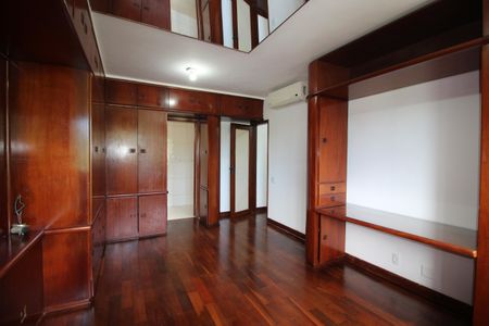 Casa à venda com 412m², 5 quartos e 3 vagasQuarto 5