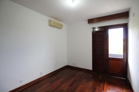 Casa à venda com 412m², 5 quartos e 3 vagasQuarto 3